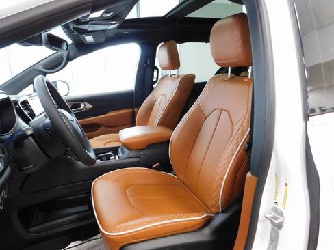 New 2026 Chrysler Pacifica Pinnacle image 9