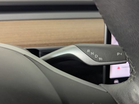 Used 2024 Tesla Model Y Long Range AWD/4WD image 17