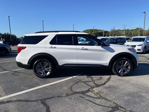 Used 2022 Ford Explorer XLT w/ Equipment Group 202A AWD/4WD image 7
