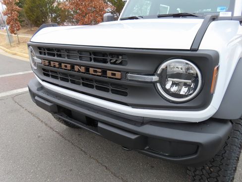 New 2025 Ford Bronco 4-Door image 7