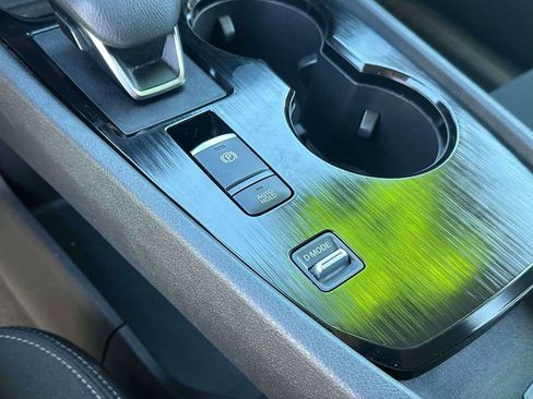 Used 2024 Nissan Rogue S image 29