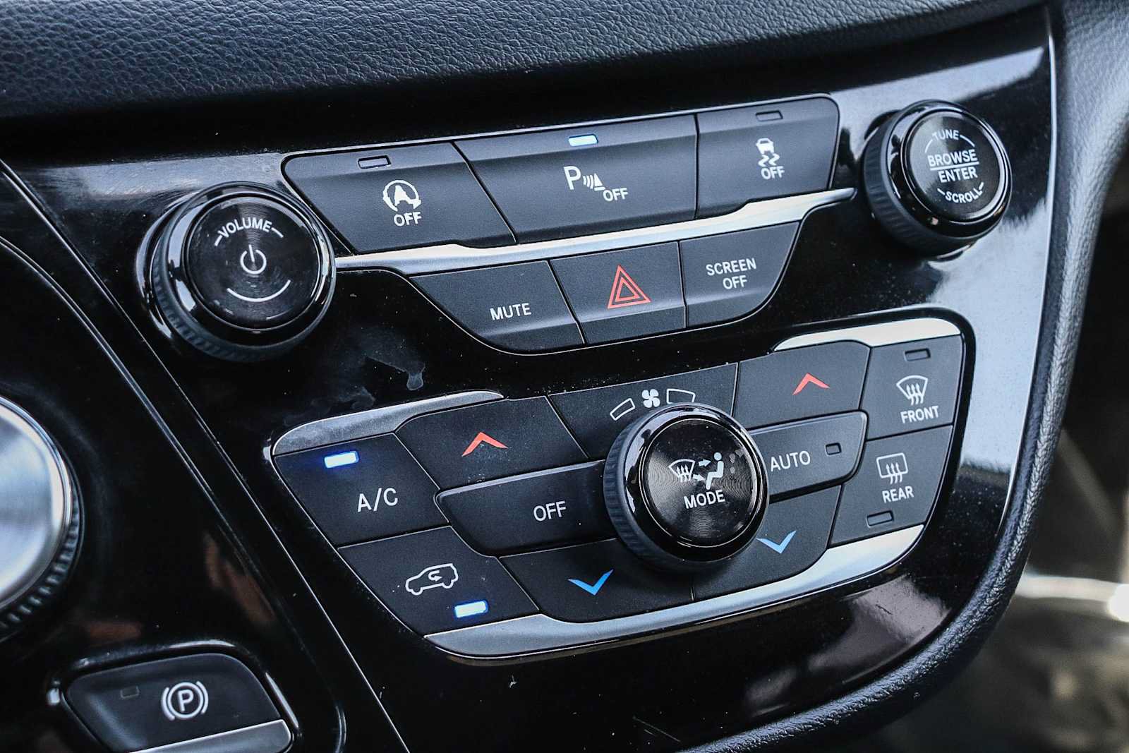 Used 2018 Chrysler Pacifica Touring Plus w/ S Appearance Package FWD image 24