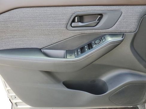 Used 2022 Nissan Rogue S image 14