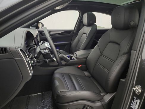 Used 2023 Porsche Cayenne Coupe image 13