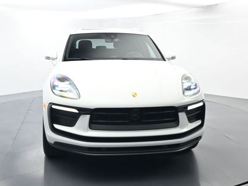 Used 2025 Porsche Macan image 18