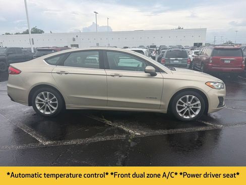 Used 2019 Ford Fusion SE FWD image 5