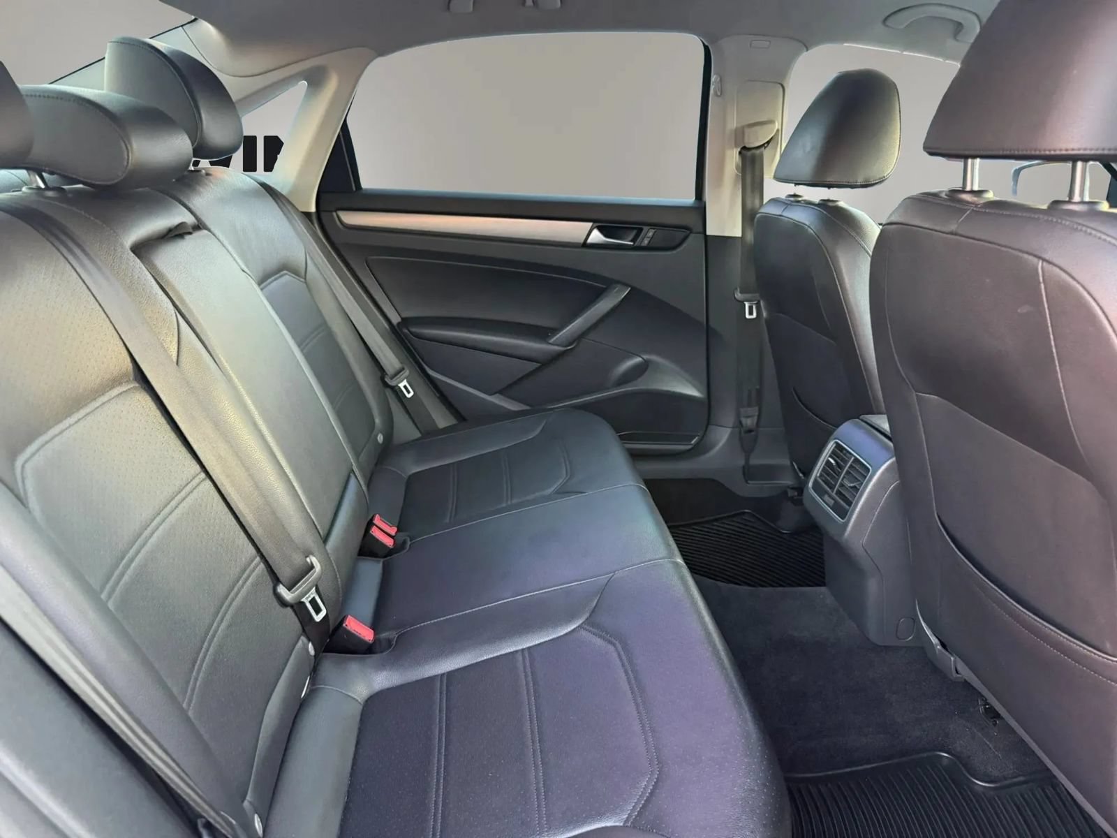 Used 2014 Volkswagen Passat 1.8T SE FWD image 28