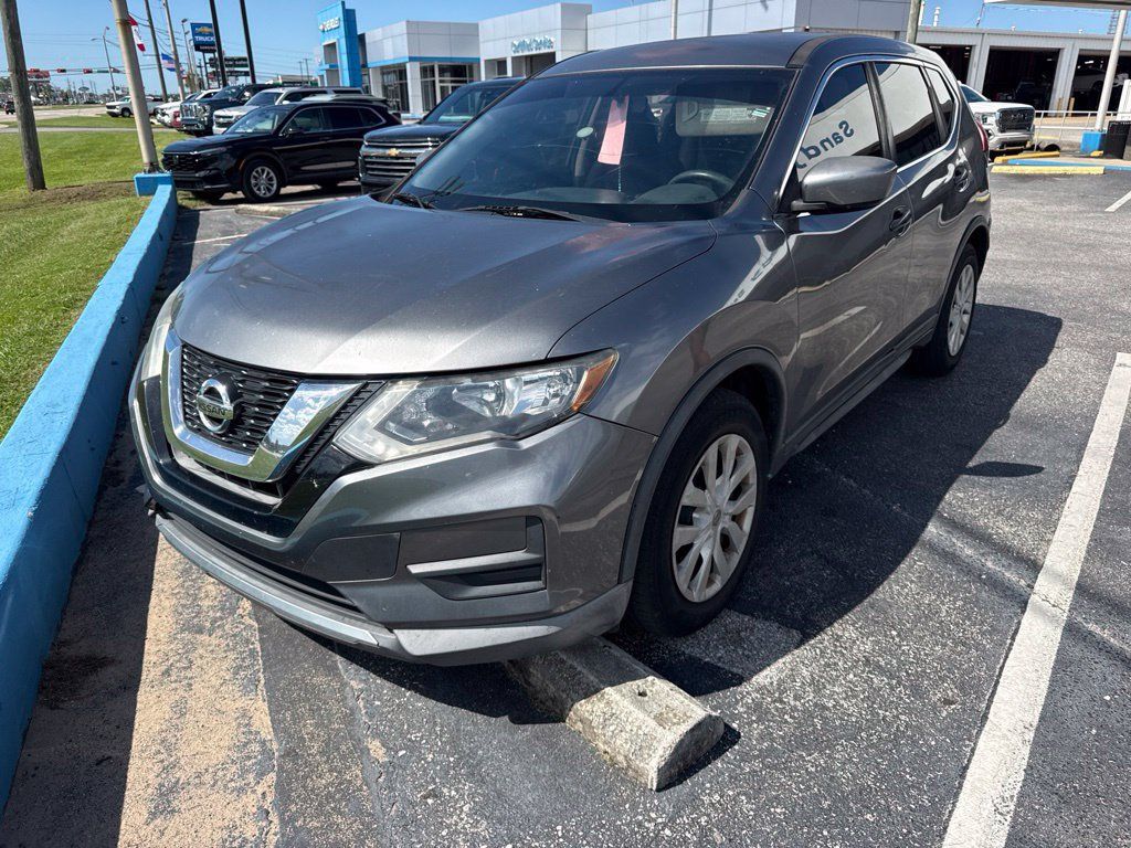 Used 2017 Nissan Rogue S FWD image 1