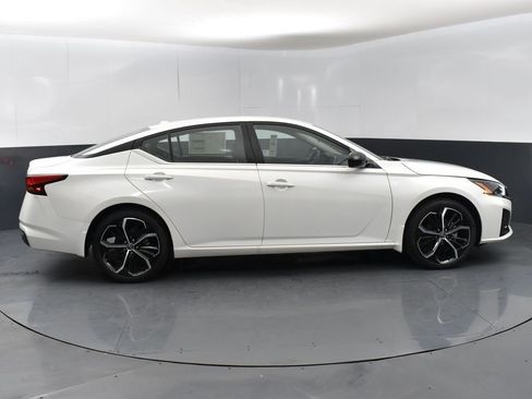 New 2025 Nissan Altima 2.5 SR image 8