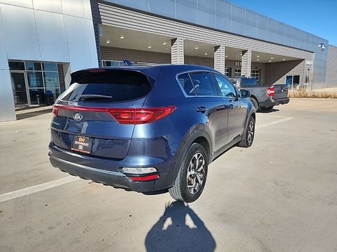 Used 2021 Kia Sportage LX image 3