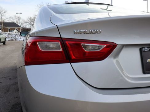 Used 2018 Chevrolet Malibu LT image 29