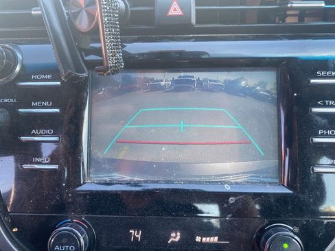 Used 2018 Toyota Camry SE w/ Moonroof Package image 29