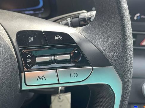 Certified 2025 Hyundai Elantra SE FWD image 26