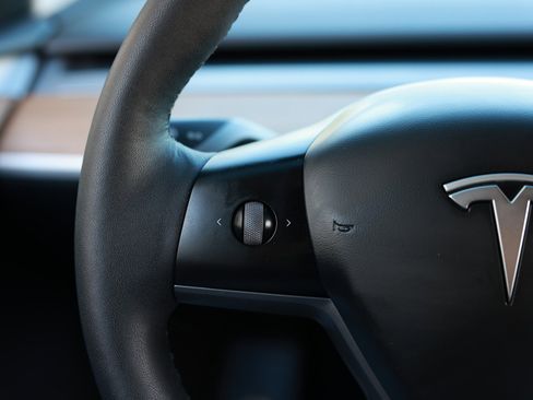 Used 2024 Tesla Model Y Performance image 34