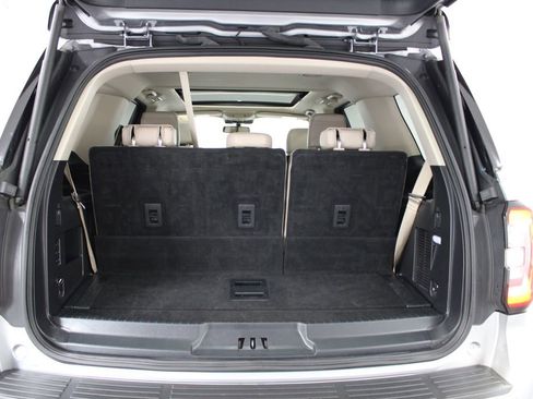 Used 2024 Ford Expedition Limited image 16