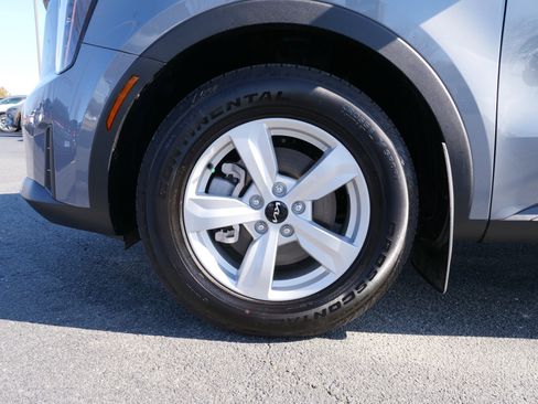 Used 2025 Kia Sorento LX image 9