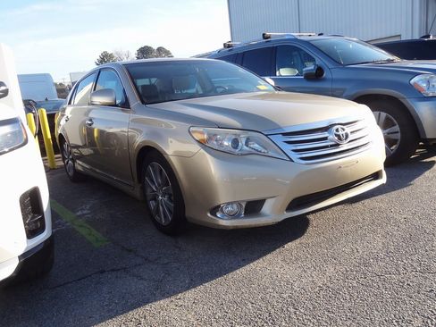 Used 2011 Toyota Avalon Limited image 1
