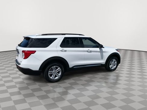 Used 2022 Ford Explorer XLT w/ Equipment Group 202A image 7