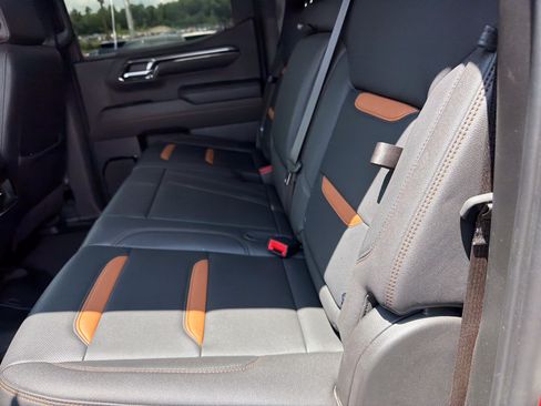 Used 2024 GMC Sierra 1500 AT4 w/ Technology Package AWD/4WD image 14