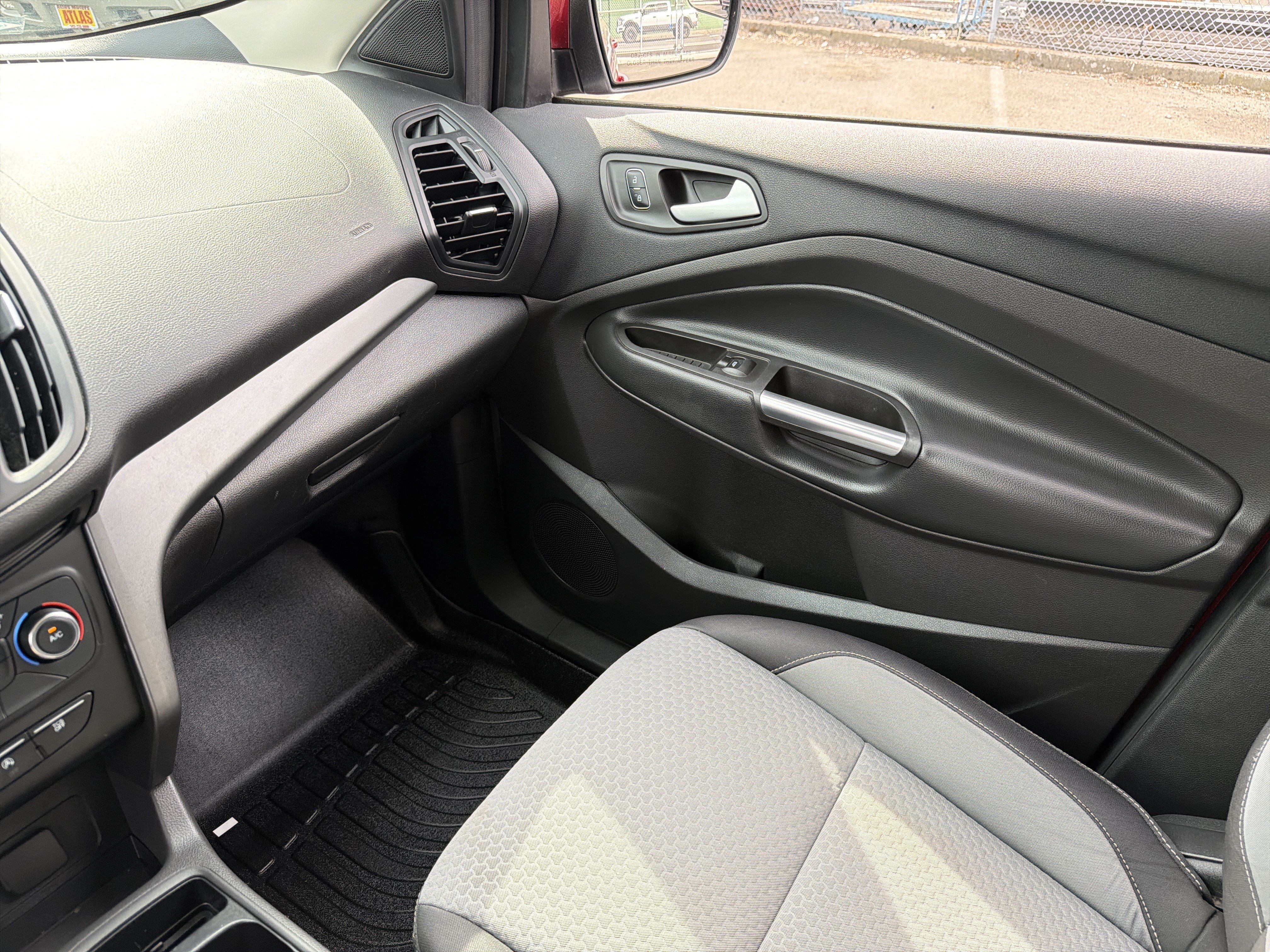Used 2017 Ford Escape SE AWD/4WD image 25