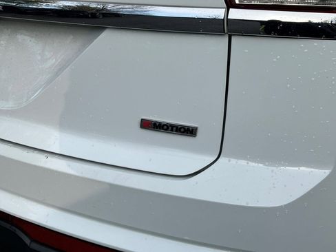 Used 2020 Volkswagen Atlas Cross Sport SE w/ Panoramic Sunroof Package image 5