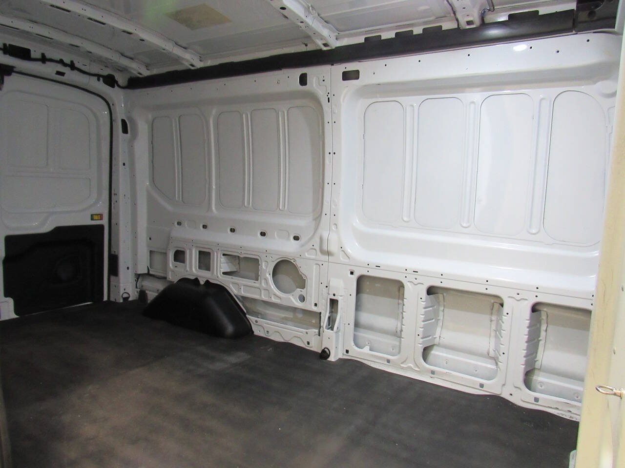 Used 2023 Ford Transit 250 Medium Roof AWD image 21