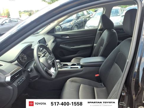 Used 2024 Nissan Altima 2.5 SV FWD image 14