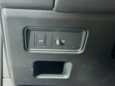 New 2025 Land Rover Discovery Dynamic SE image 10