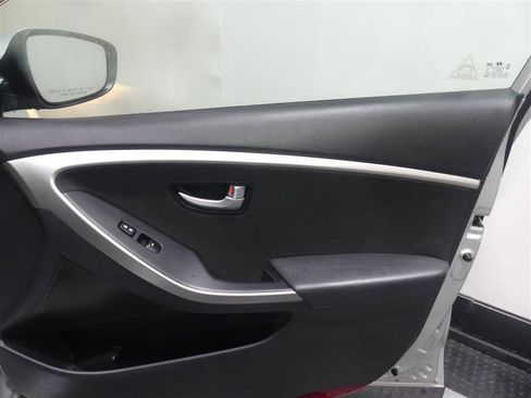 Used 2016 Hyundai Elantra GT FWD image 17