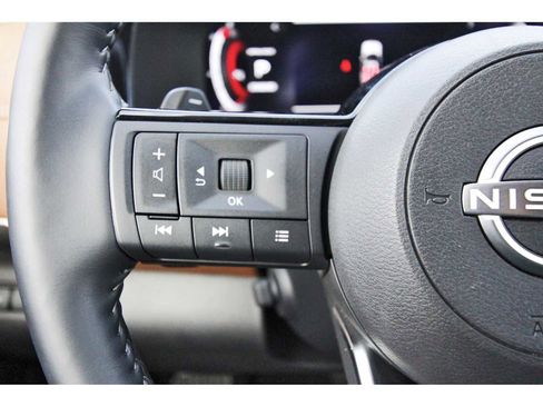 Used 2024 Nissan Pathfinder Platinum w/ Cargo Package image 16