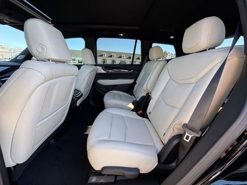 New 2025 Cadillac XT6 Sport w/ Technology Package image 32