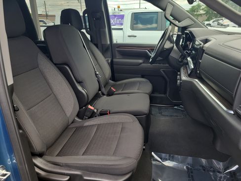 Used 2025 Chevrolet Silverado 2500 LT w/ Convenience Package AWD/4WD image 4