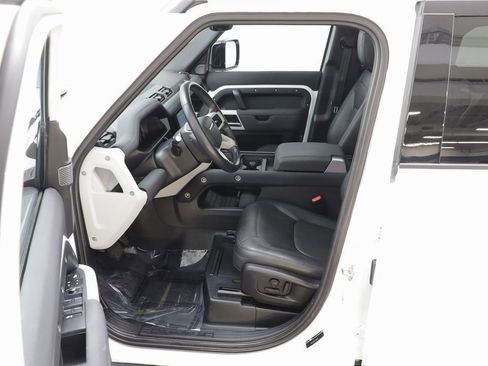 Used 2023 Land Rover Defender 110 SE image 6