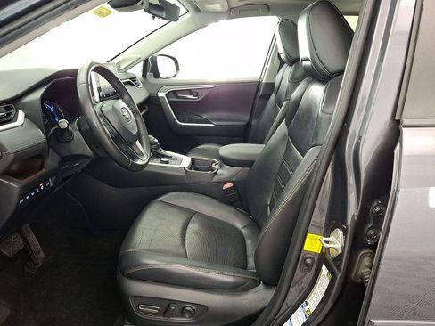 Used 2020 Toyota RAV4 Limited AWD/4WD image 3