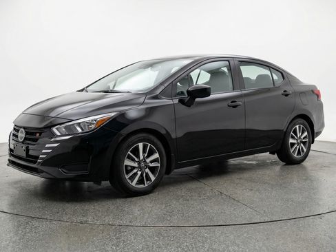 Used 2025 Nissan Versa SV FWD image 3