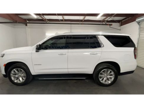 Used 2021 Chevrolet Tahoe Premier w/ Premium Package image 5
