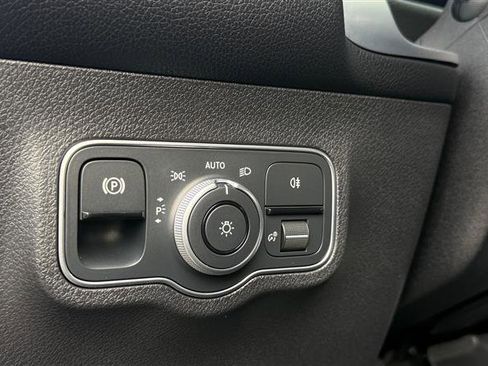 Used 2024 Mercedes-Benz GLB 250 GLB 250 image 12