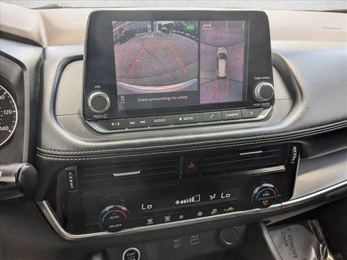Used 2021 Nissan Rogue SV FWD image 13