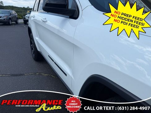 Used 2019 Jeep Grand Cherokee Laredo AWD/4WD image 21
