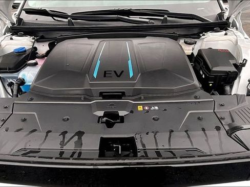 Certified 2024 Hyundai Ioniq 5 SEL image 11