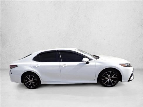 Used 2023 Toyota Camry SE image 5