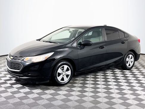 Used 2017 Chevrolet Cruze LS image 4