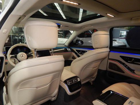 Used 2023 Mercedes-Benz S 500 4MATIC w/ Warmth & Comfort Package image 26