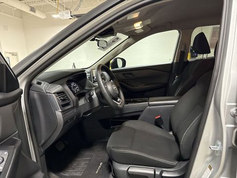Used 2024 Nissan Rogue S AWD/4WD image 19