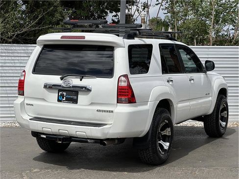 Used 2007 Toyota 4Runner SR5 AWD/4WD image 10