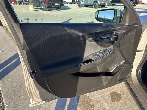 Used 2023 Chevrolet Malibu LT image 9