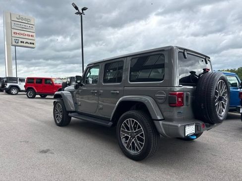Used 2022 Jeep Wrangler Unlimited Sahara AWD/4WD image 6