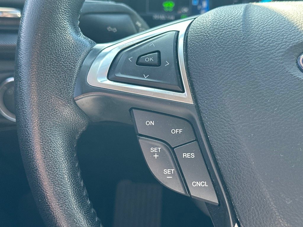 Used 2018 Ford Fusion SE w/ Equipment Group 601A FWD image 19