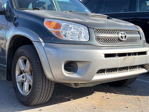 Used 2004 Toyota RAV4 Base image 12