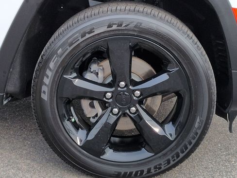 Used 2024 Jeep Grand Cherokee Altitude image 10